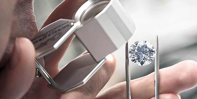 Clarity of a diamond explained by Backes & Strauss